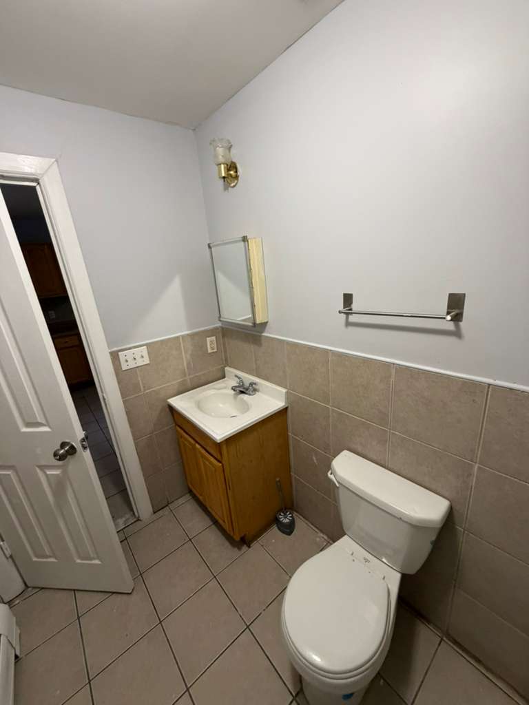52 Rosa Parks Blv. Apt. 2