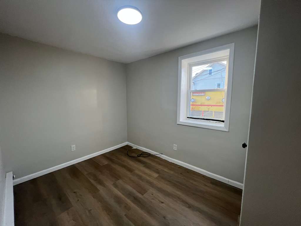 5 Straight St. Apt 9