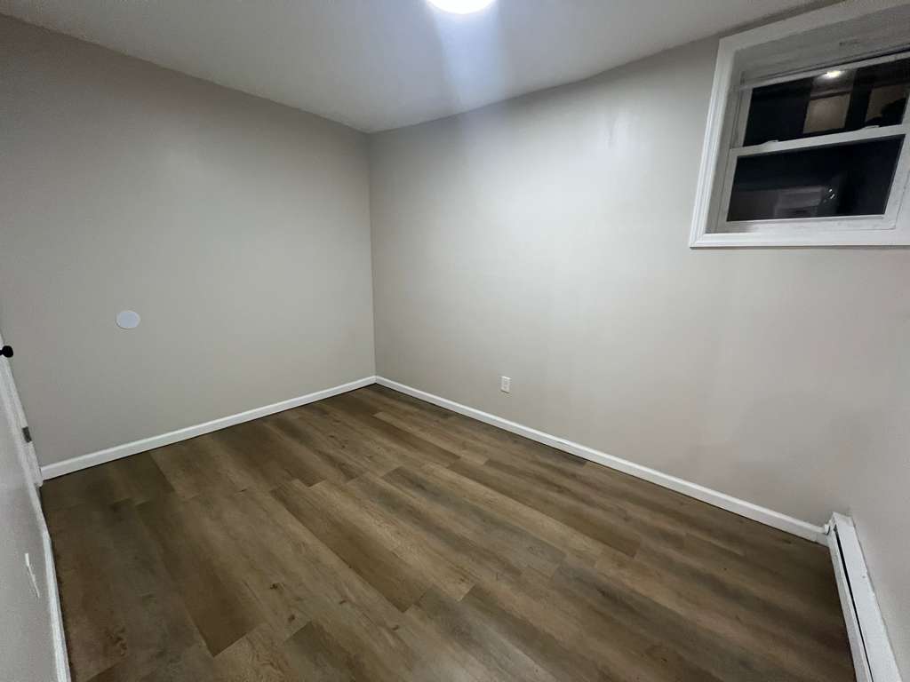 5 Straight Street Apt.1