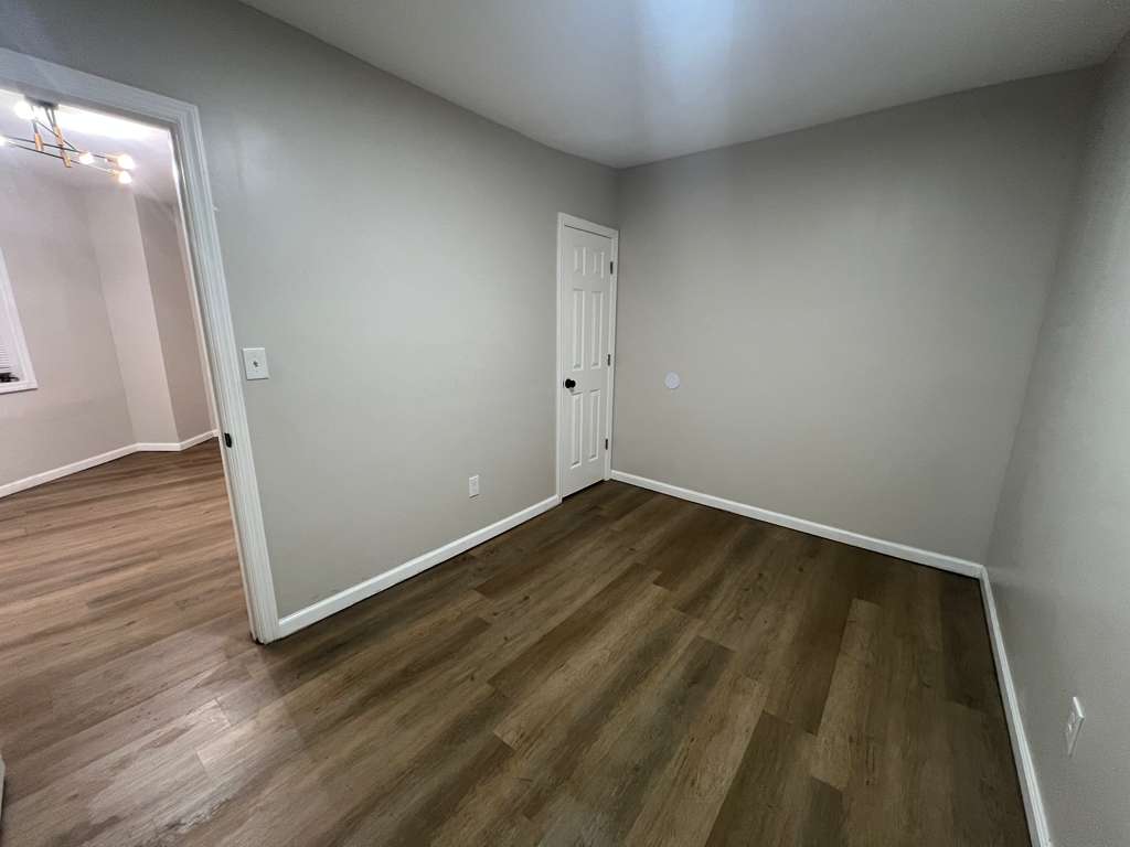 5 Straight Street Apt.1
