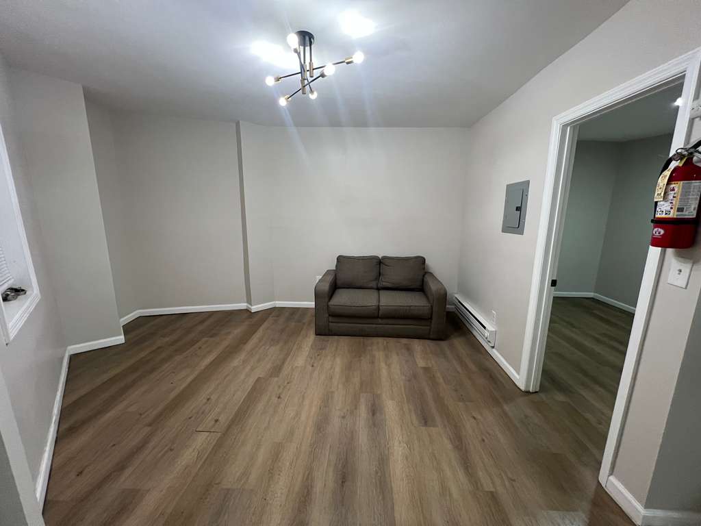 5 Straight Street Apt.1
