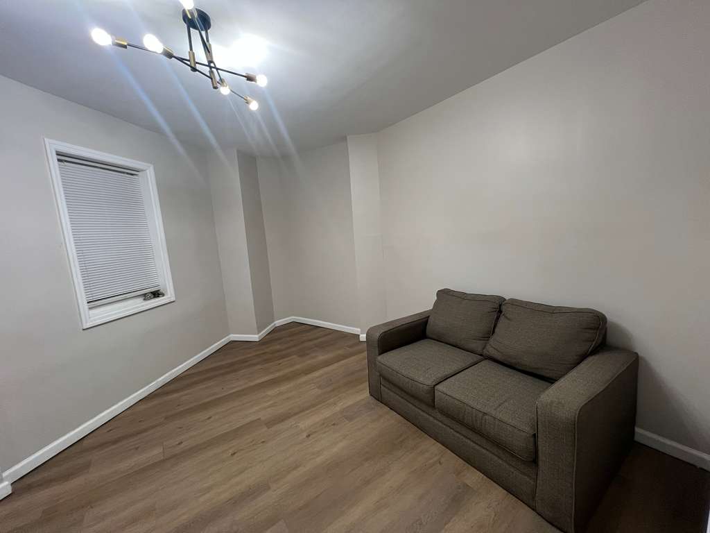 5 Straight Street Apt.1
