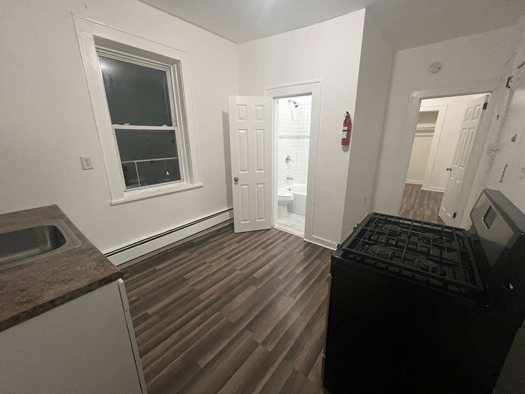 274 Vreeland Ave. Apt. V5