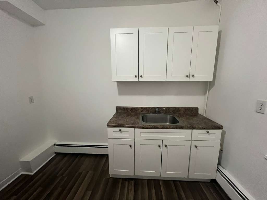 274 Vreeland Ave. Apt. V5