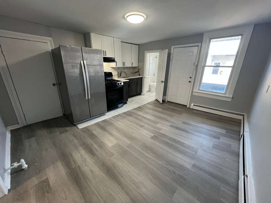 326 Grand St. Apt. 4F