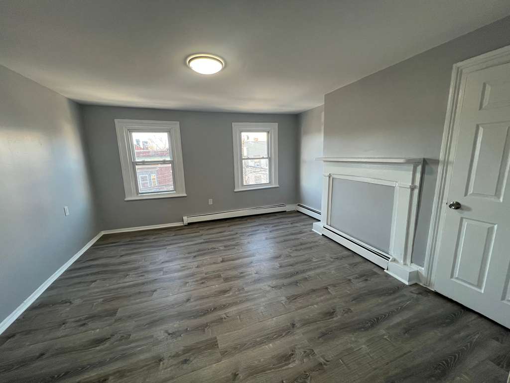 326 Grand St. Apt. 4F