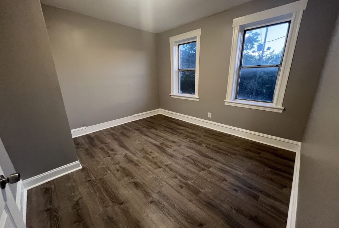 104 Lawrence Apt. 4