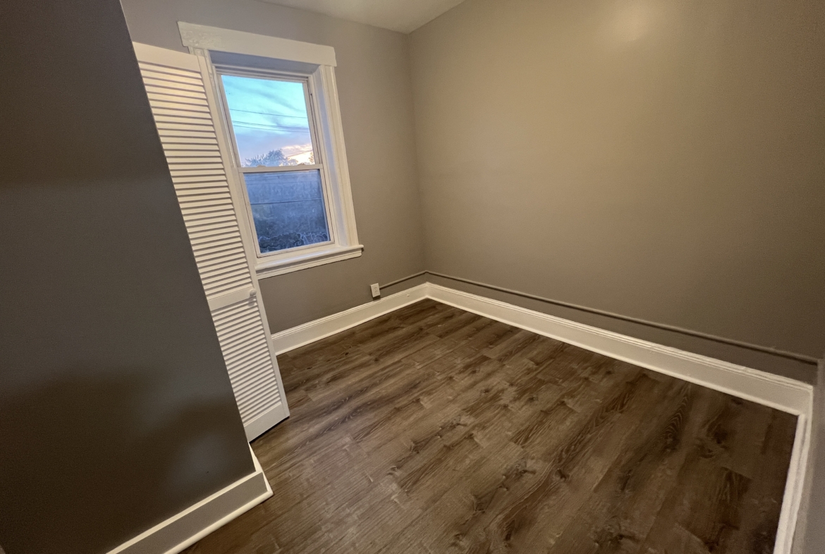 104 Lawrence Apt. 4