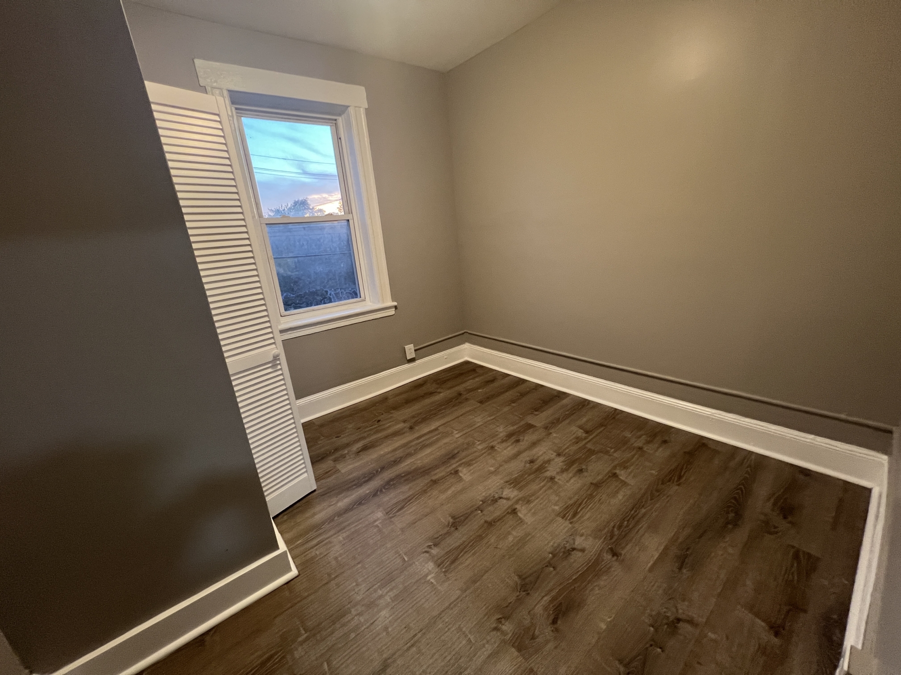 104 Lawrence Apt. 4