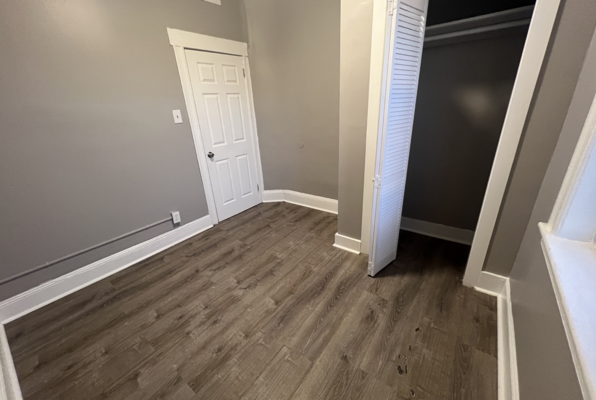 104 Lawrence Apt. 4