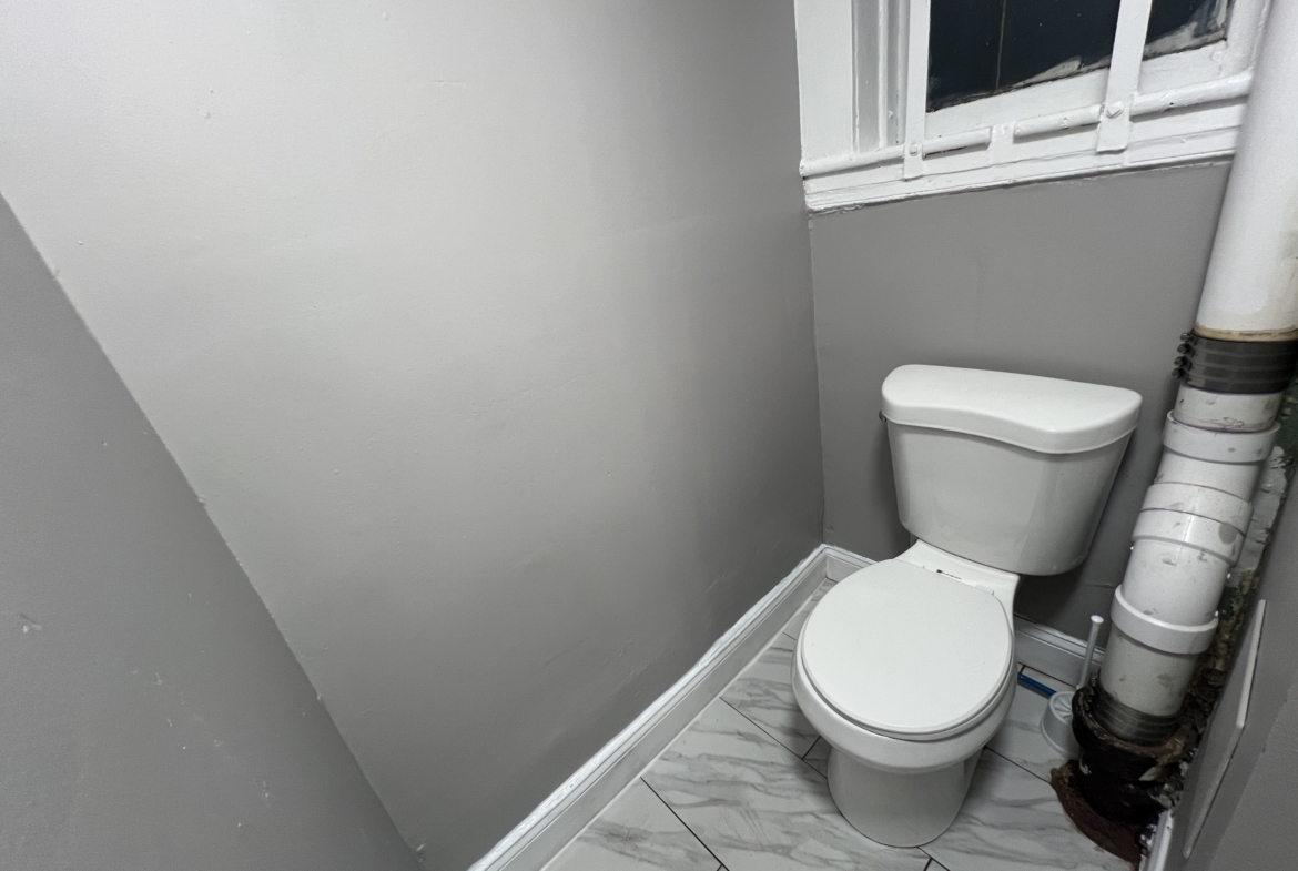 104 Lawrence Apt. 4