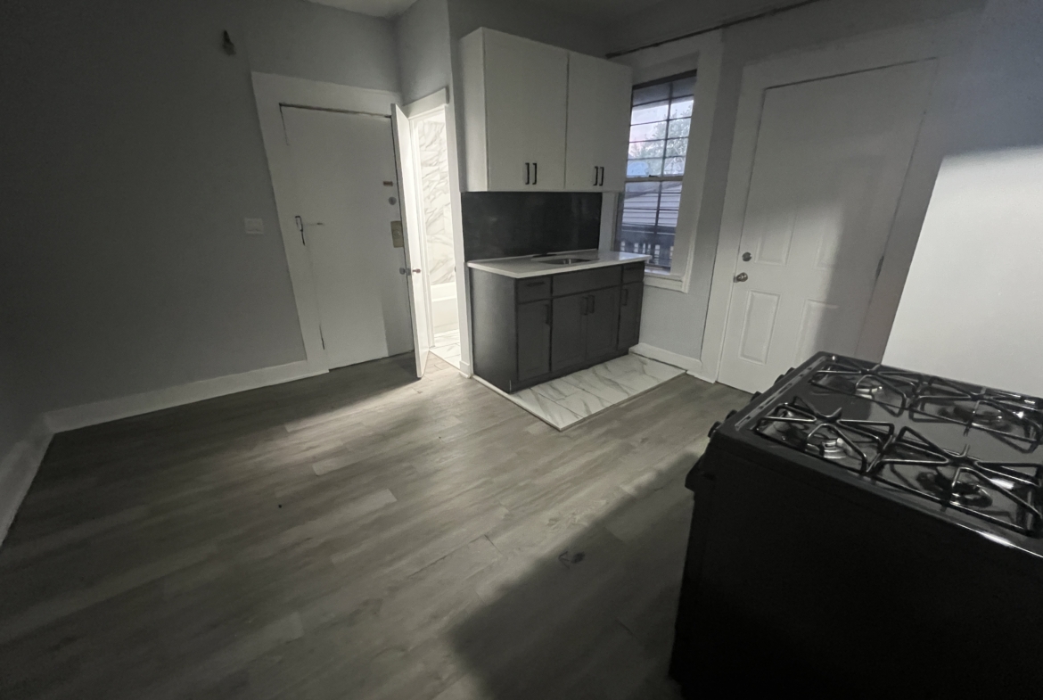 104 Lawrence St. Apt. 6