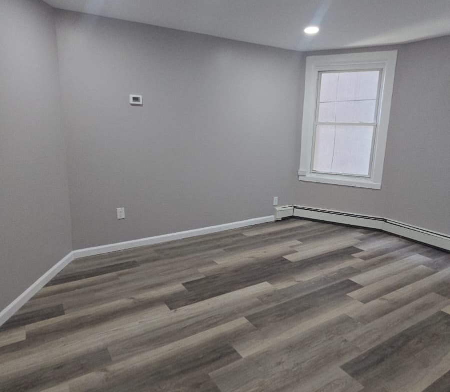 93 Park Ave. Apt. 2R