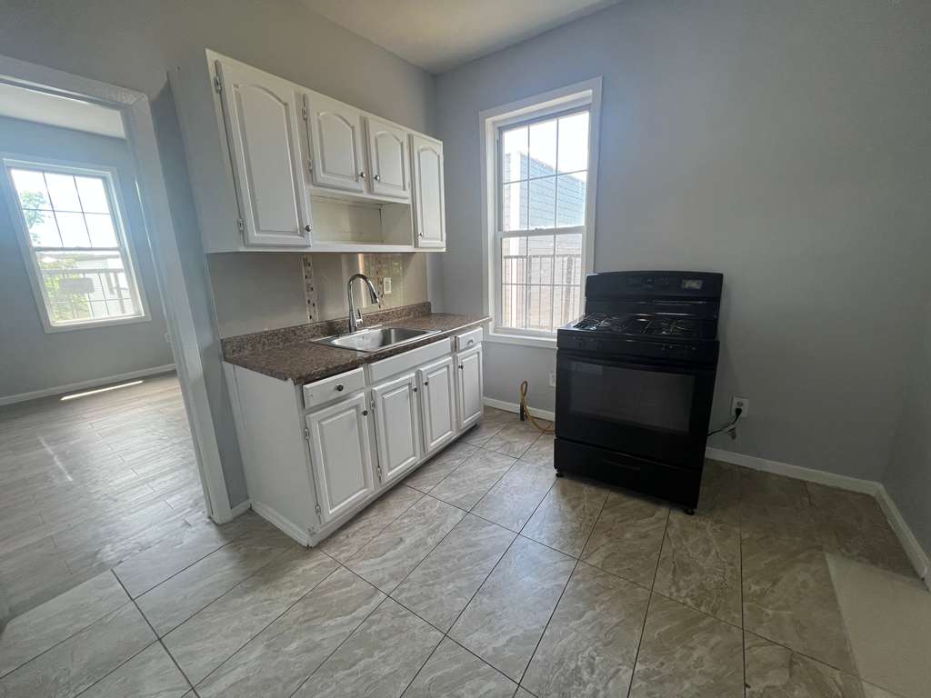 190 Hamilton Ave. Apt. 8