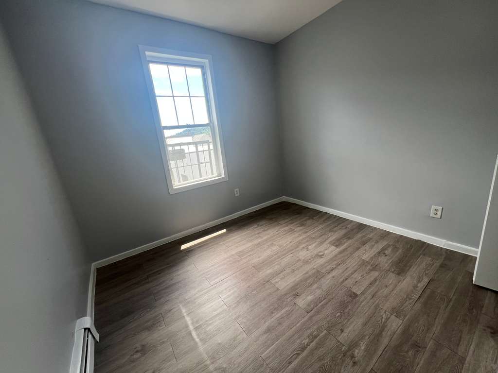 190 Hamilton Ave. Apt. 8