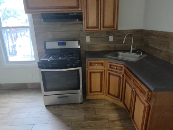 194 W. Broadway Apt. 1F
