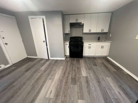 93 Spruce St. Apt. 1R