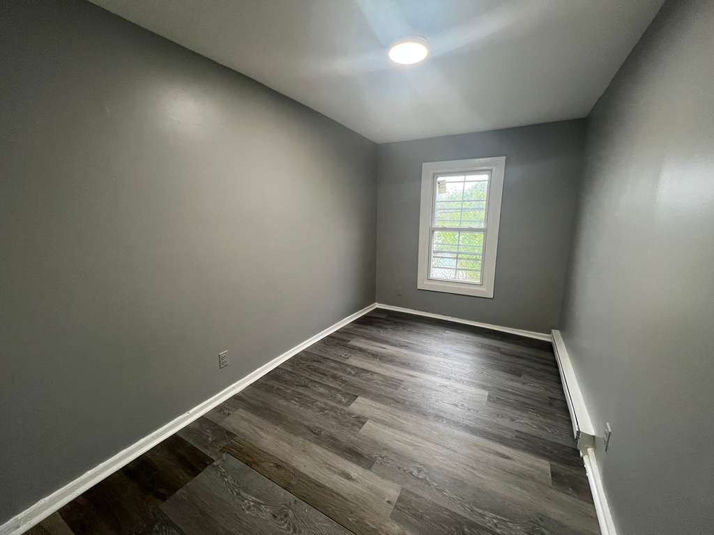 93 Spruce St. Apt. 1R
