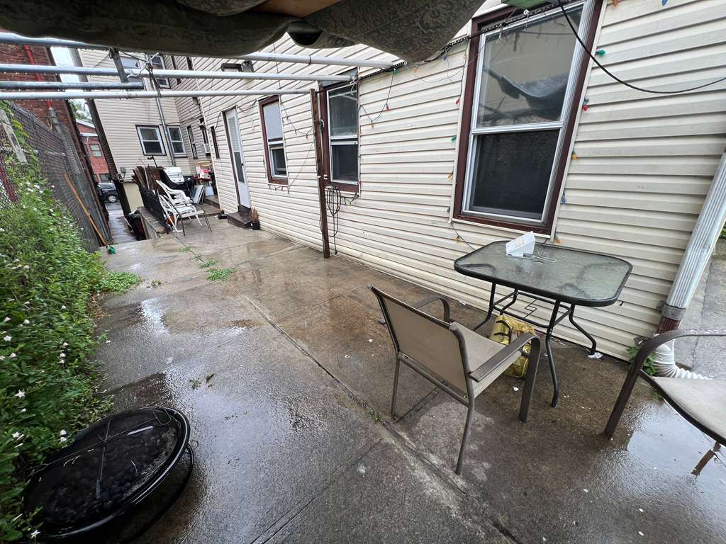 93 Spruce St. Apt. 1R