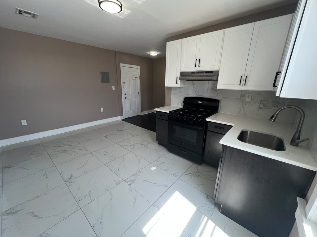 25 Ryle Ave. Apt. 3