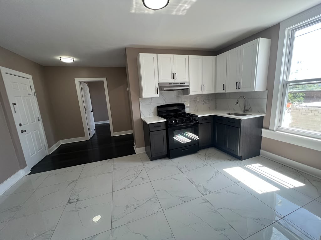 25 Ryle Ave. Apt. 3