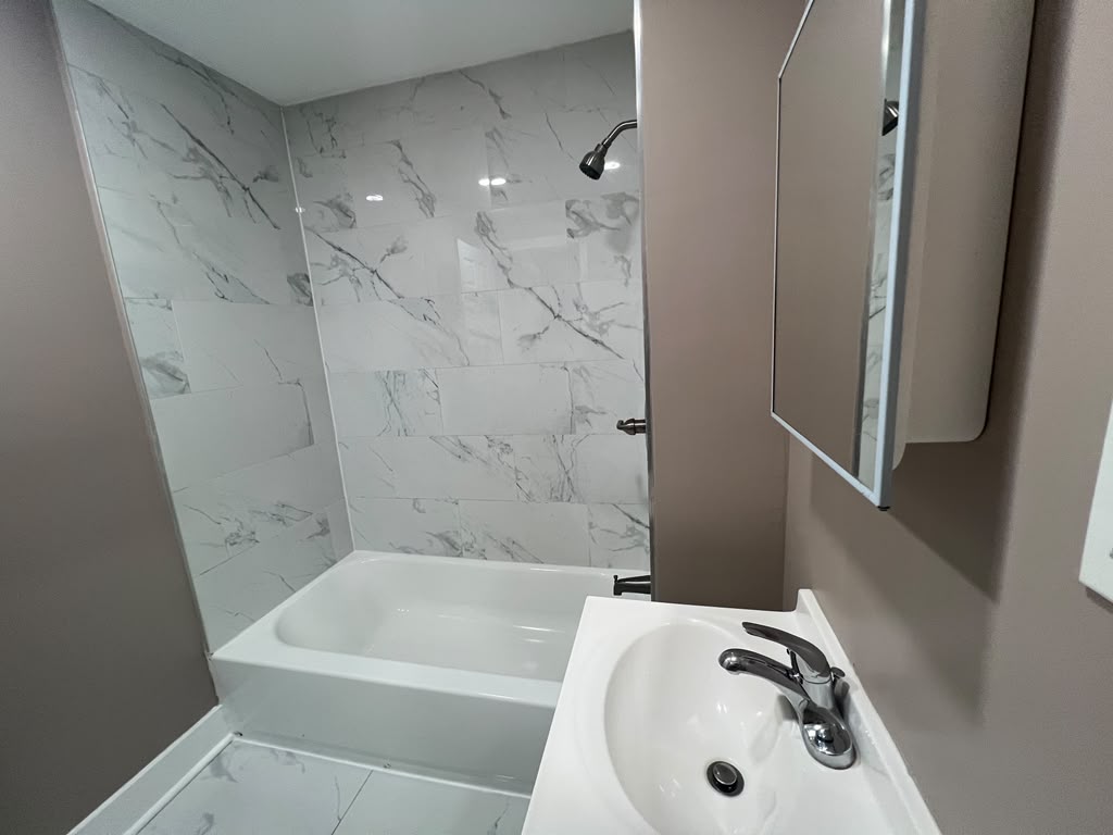 25 Ryle Ave. Apt. 3
