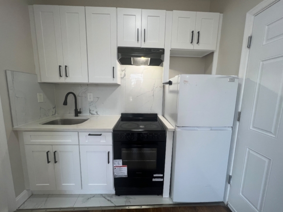 276 Broadway. Apt. 6