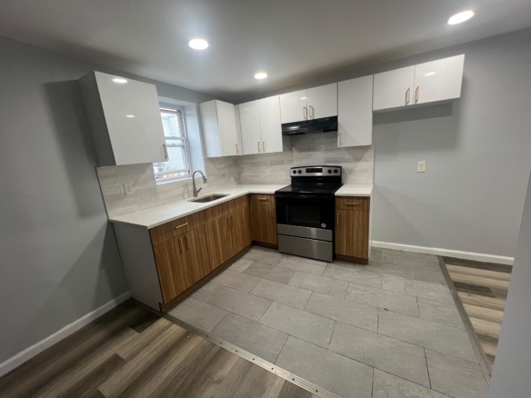 122 Central Ave. Apt A