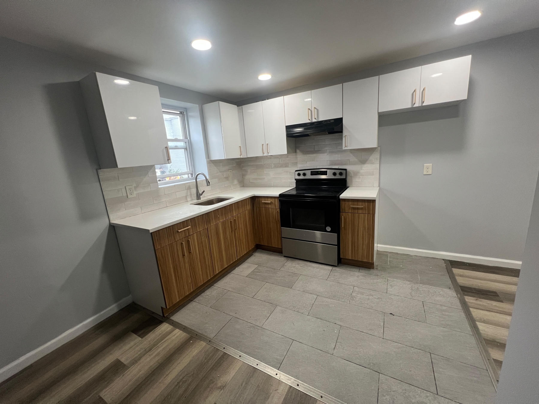 122 Central Ave. Apt A