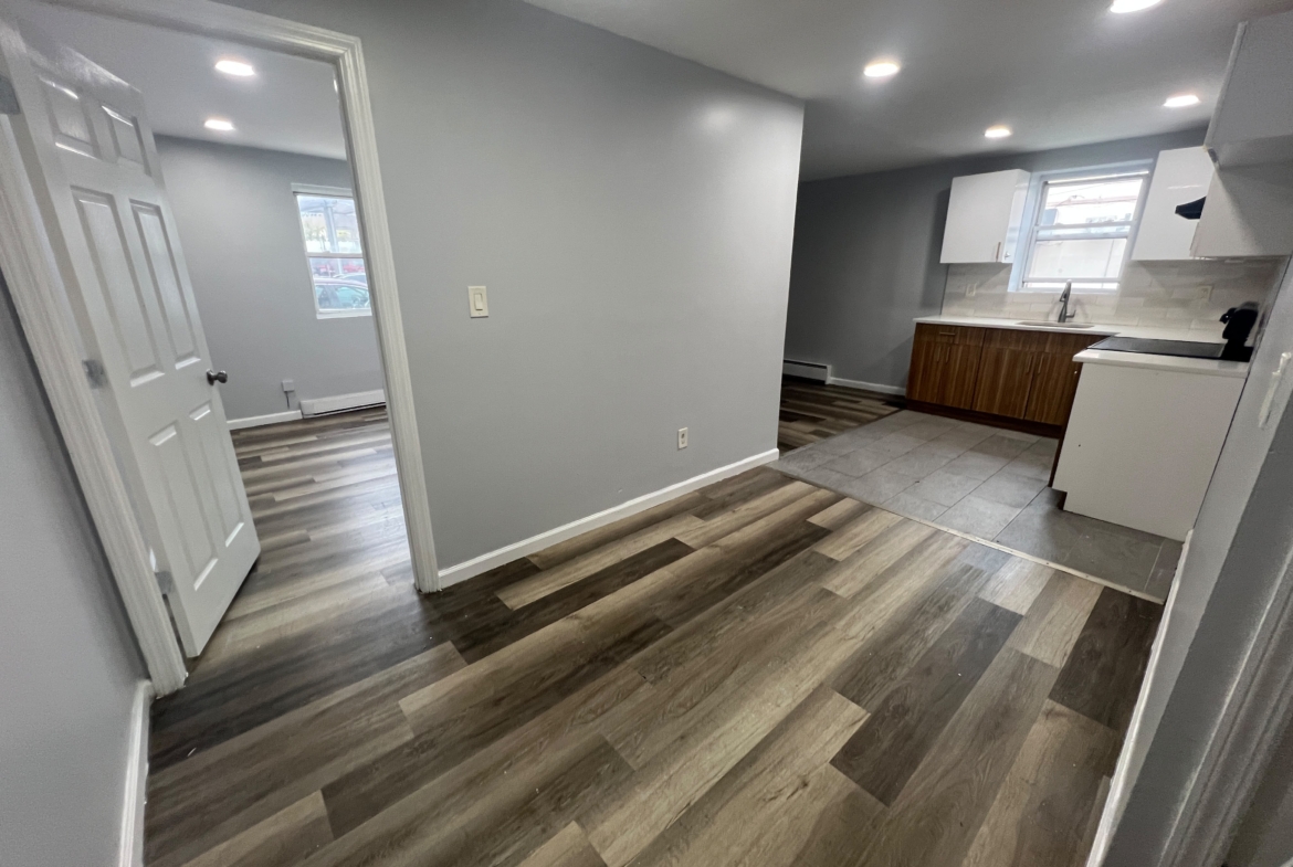 122 Central Ave. Apt A