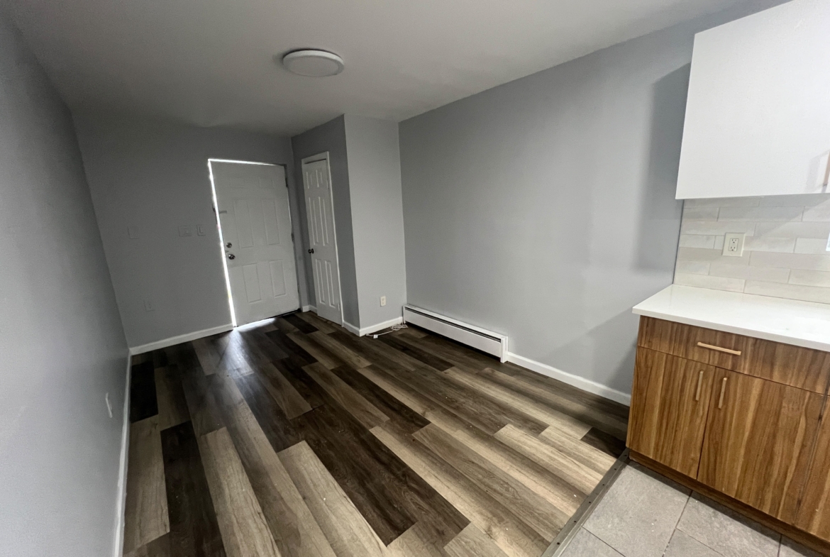 122 Central Ave. Apt A