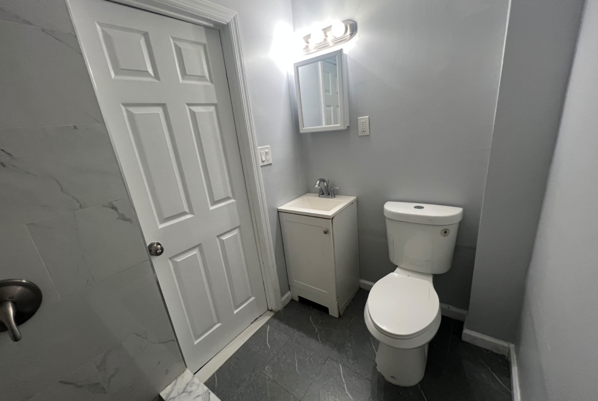 122 Central Ave. Apt A
