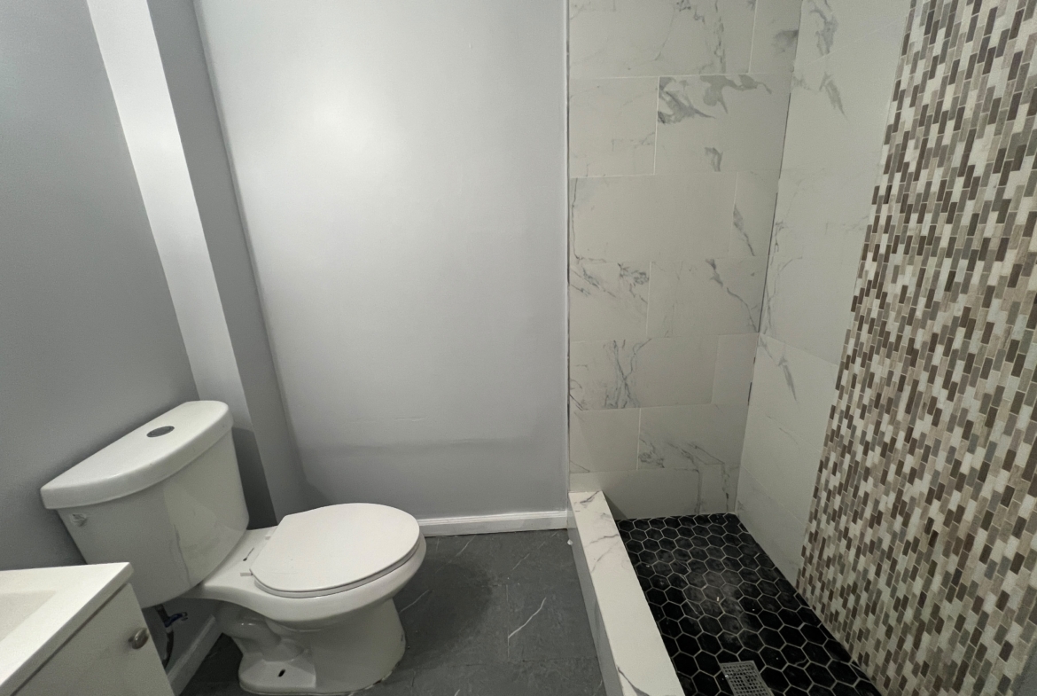 122 Central Ave. Apt A
