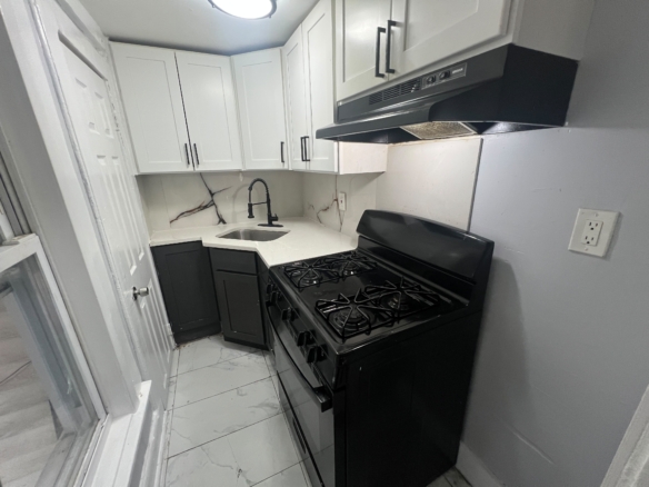 326 Grand Apt. 1R