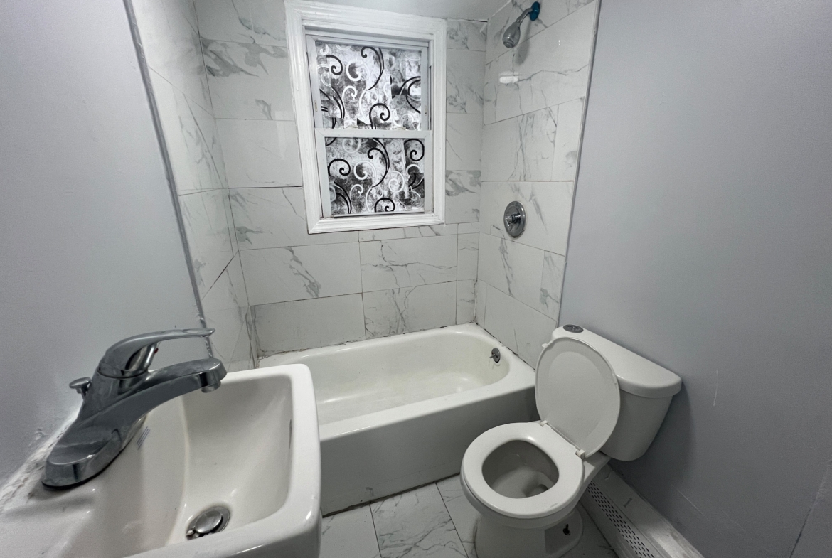 326 Grand Apt. 1R