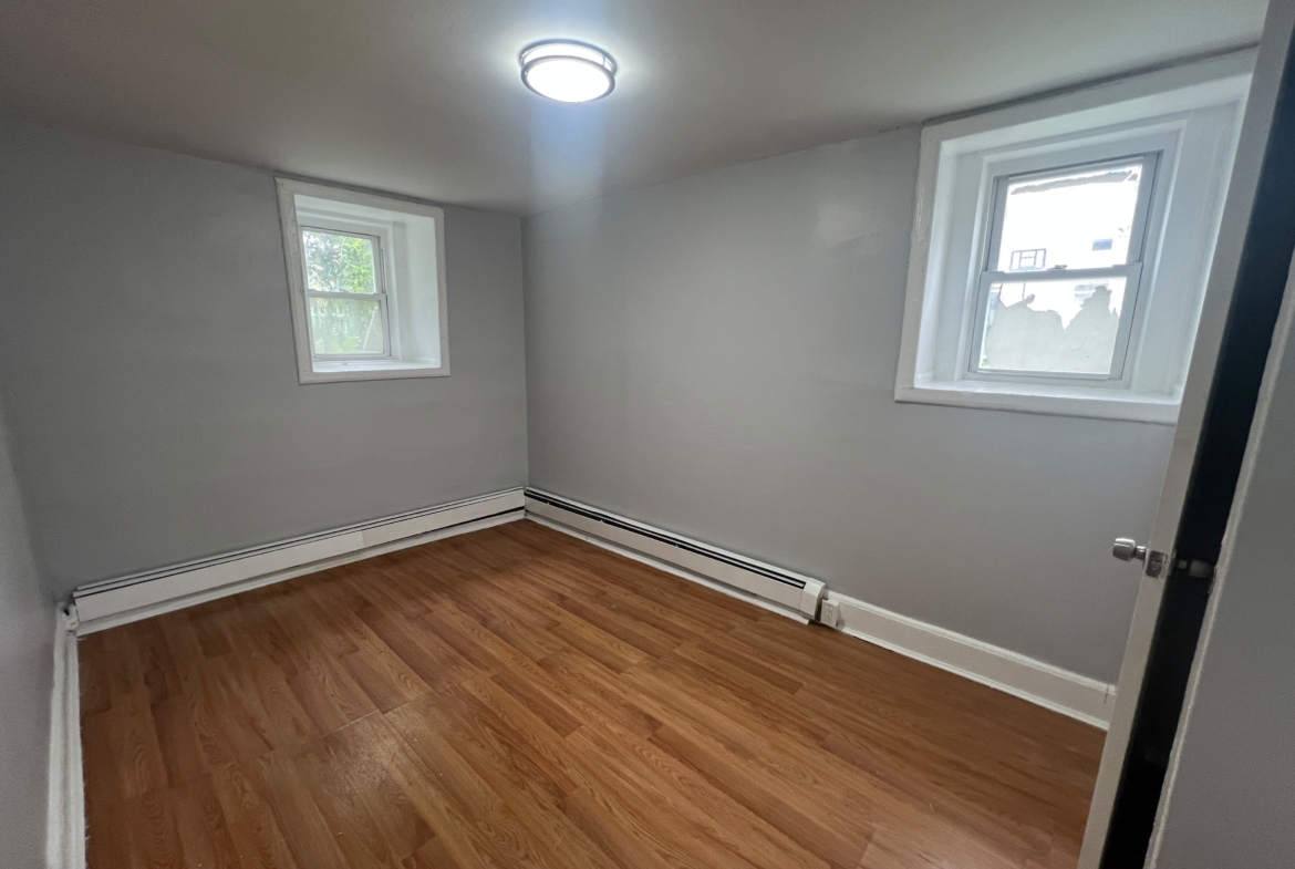326 Grand Apt. 1R