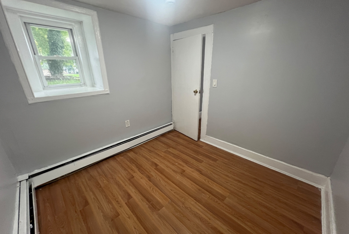 326 Grand Apt. 1R